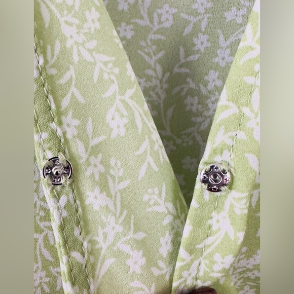 Lush - Sage Green Floral V-Neck Short Sleeve Faux Wrap Blouse Si… - Picture 11 of 13